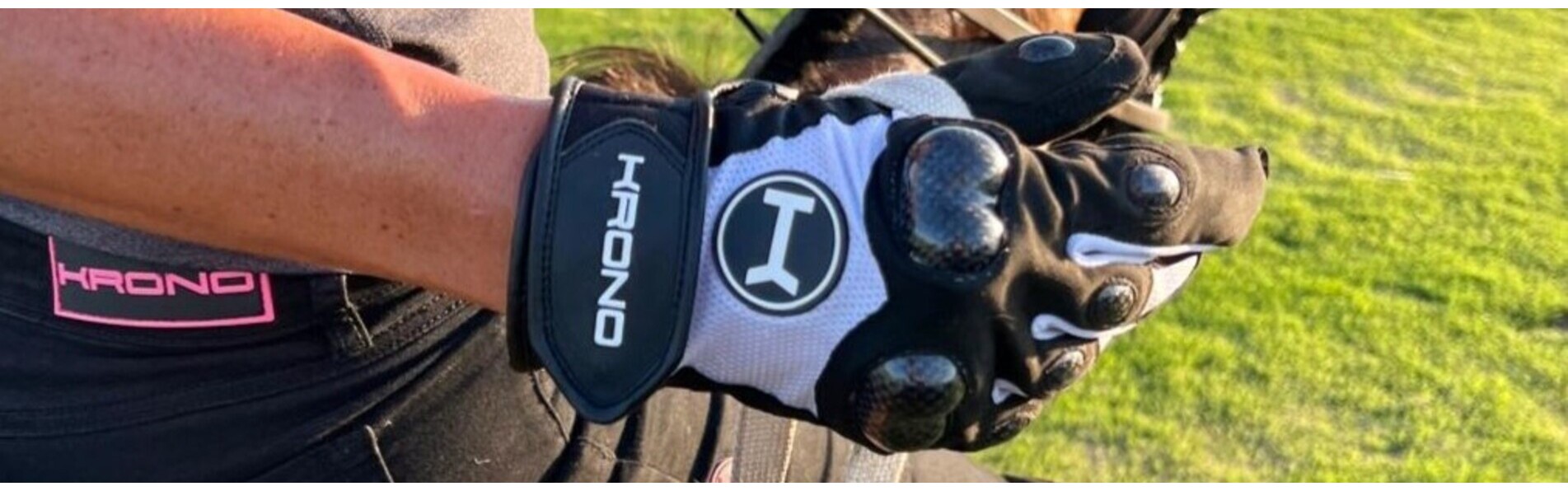 https://www.kronopolo.com/image/cache/catalog/BLOG%20PHOTOS/carbon%20polo%20gloves-1903x596.jpg